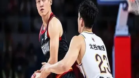 独家：19岁新星萨利纳斯心属巴萨，桑坦德索价1600万欧转会引关注